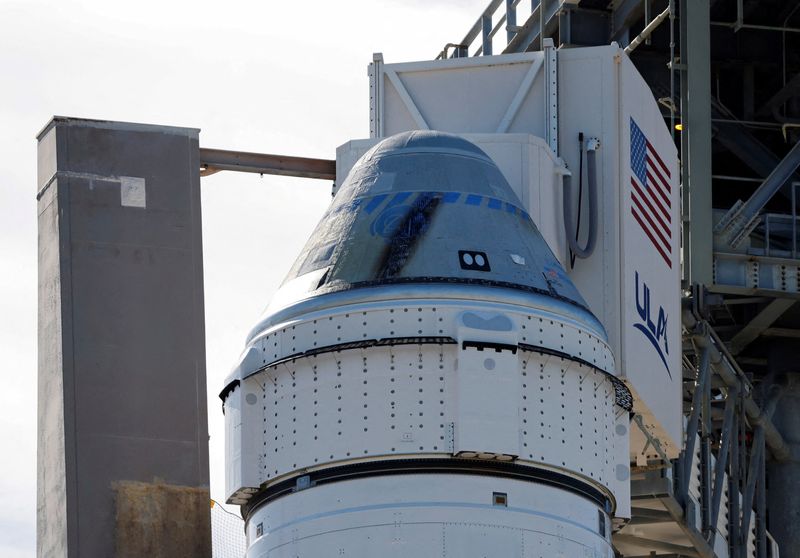 &copy; Reuters. 　５月６日、米航空宇宙大手ボーイングが開発した新型宇宙船「ＣＳＴ―２００スターライナー」の初めての有人試験飛行計画が、技術的問題の解決が発射予定の同日夜に間に合わなかった