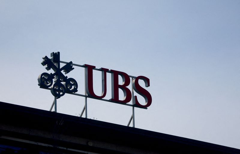 &copy; Reuters. FILE PHOTO: A logo is seen on the headquarters of Swiss bank UBS on Paradeplatz in Zurich, Switzerland March 16, 2023. REUTERS/Denis Balibouse/File Photo