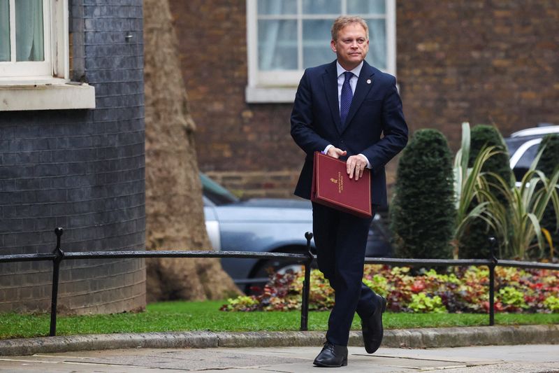 &copy; Reuters. FOTO DE ARCHIVO. El secretario de Defensa británico, Grant Shapps, camina para asistir a una reunión del gabinete en Londres, Reino Unido. 6 de marzo de 2024. REUTERS/Toby Melville