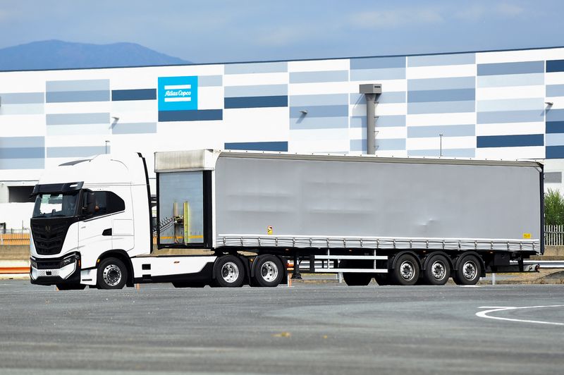 © Reuters. The new Nikola Battery Electric 3 truck during a test drive in Turin, Italy, July 13, 2022. REUTERS/Massimo Pinca/File Photo
