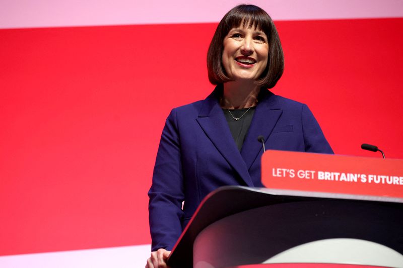 &copy; Reuters. FILE PHOTO: Britain’s Shadow Chancellor of the Exchequer Rachel Reeves makes her keynote speech during the Labour Party annual conference in Liverpool, Britain, October 9, 2023. REUTERS/Phil Noble/File Photo