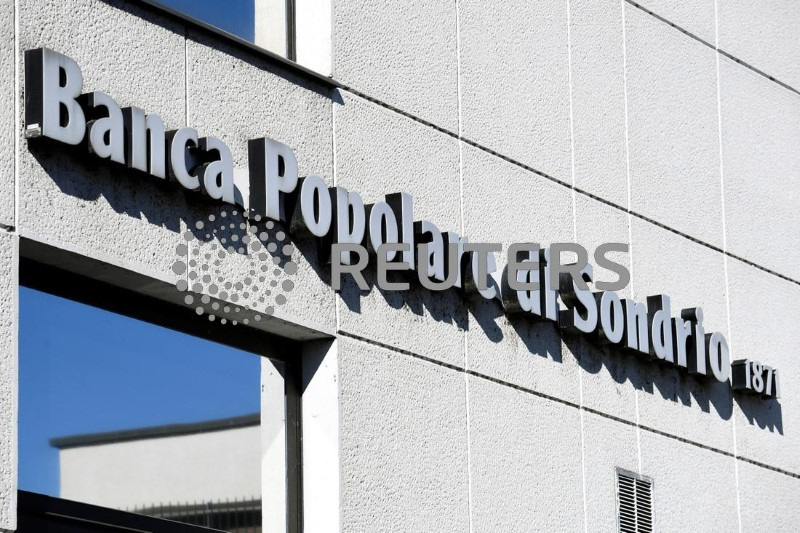 &copy; Reuters. Logo di Banca Popolare di Sondrio a Monza. 5 febbraio 2020. REUTERS/Flavio Lo Scalzo