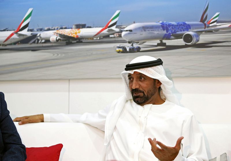 &copy; Reuters. رئيس مجموعة طيران الإمارات الشيخ أحمد بن سعيد آل مكتوم يتحدث إلى الصحفيين بدبي في صورة من أرشيف رويترز.