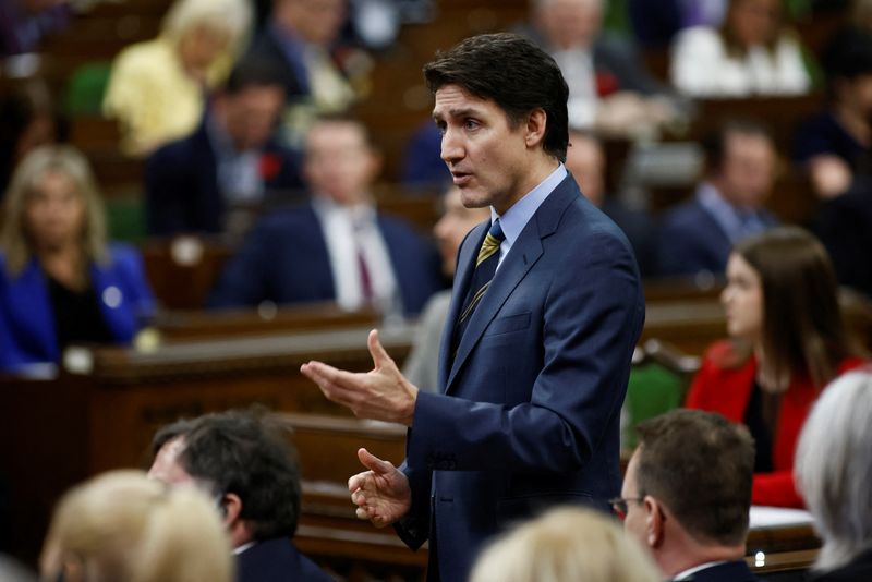 &copy; Reuters. FILE PHOTO: Canada's Prime Minister Justin Trudeau speaks as Parliament's Question Period resumes, a day after Canada's Conservative Party of Canada leader Pierre Poilievre was ejected from the House of Commons, after he called Prime Minister Justin Trude