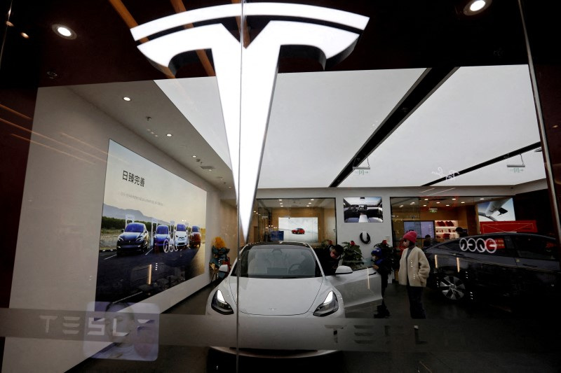 &copy; Reuters. 米電気自動車（ＥＶ）大手テスラが２０２３年１２月に実施した２００万台超のリコール（回収・無償修理）を巡り、米道路交通安全局（ＮＨＴＳＡ）がリコールの詳細情報や文書を今年７