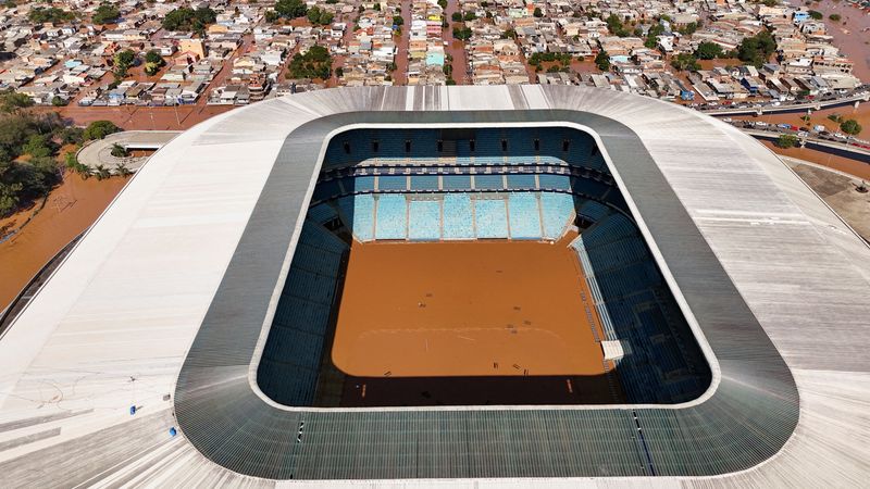 &copy; Reuters. Vista aérea da Arena do Grêmio inundada em Porto Alegre
06/05/2024 REUTERS/Amanda Perobelli