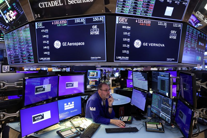 &copy; Reuters. Trader opera na bolsa de Nova York, na cidade de Nova York, EUA
05/04/2024
REUTERS/Andrew Kelly