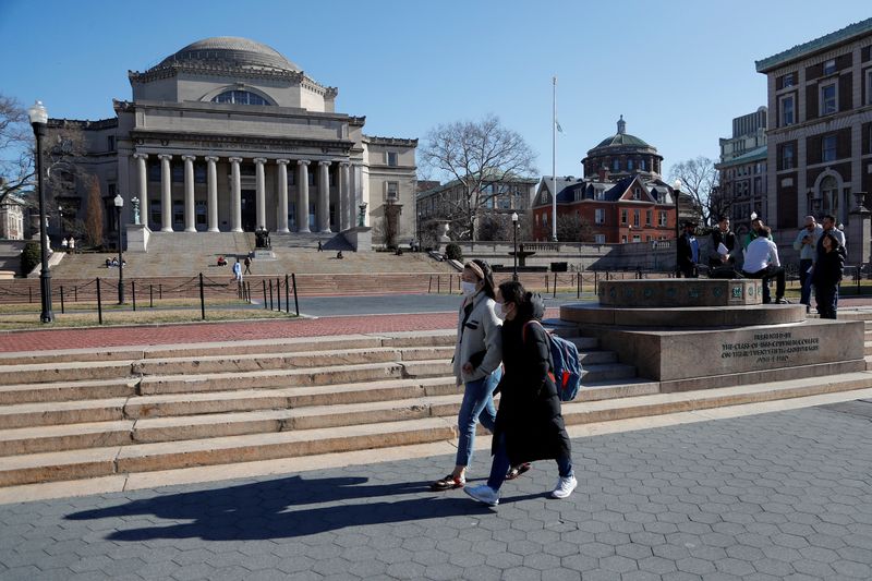 &copy; Reuters. FILE PHOTO: People walk at Columbia University in New York City in New York, U.S., March 9, 2020. REUTERS/Shannon Stapleton/File Photo