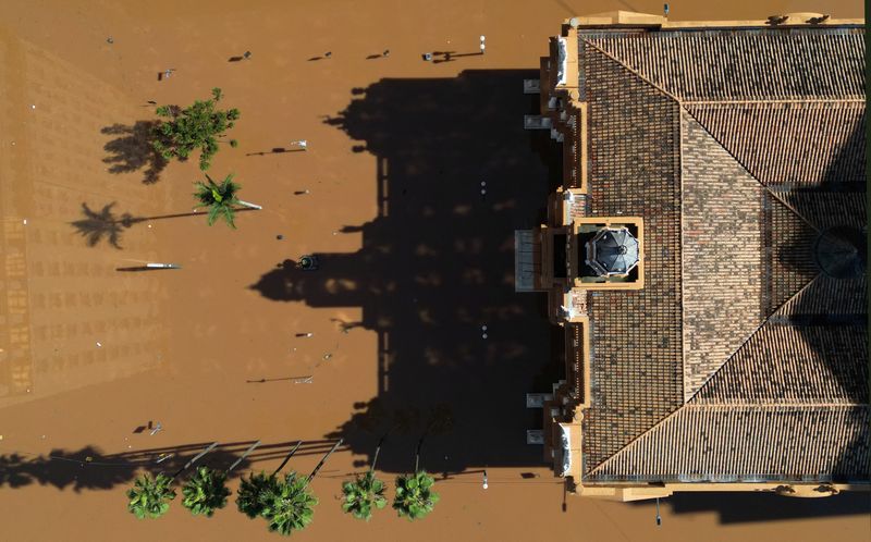 &copy; Reuters. Área inundada ao redor da prefeitura de Porto Alegre
07/05/2024
REUTERS/Diego Vara