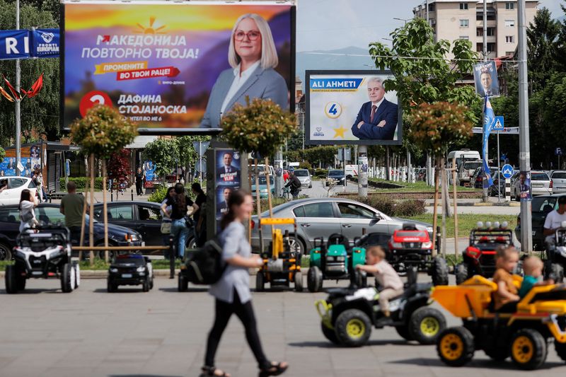 &copy; Reuters. Children play near campaign billboards for the upcoming parliamentary and presidential elections in Tetovo, North Macedonia May 7, 2024. REUTERS/Valdrin Xhemaj