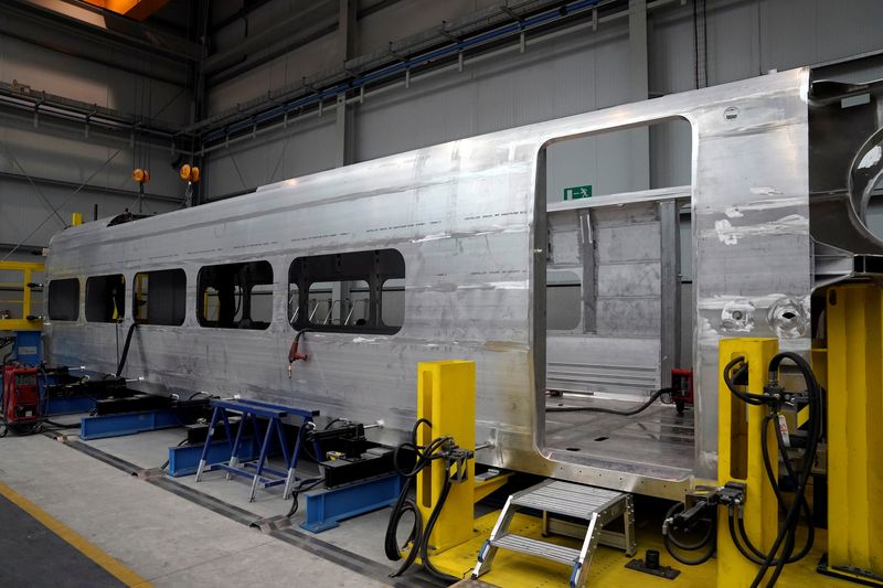 &copy; Reuters. FOTO DE ARCHIVO: Un vagón de tren en construcción en la fábrica del fabricante español de trenes Talgo, en Rivabellosa, España. 11 de octubre de 2018. REUTERS/Vincent West