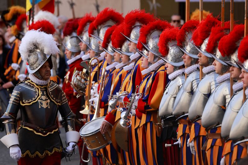 &copy; Reuters. Swiss Guards attend their swearing-in ceremony at the Vatican, May 6, 2024. REUTERS/Yara Nardi