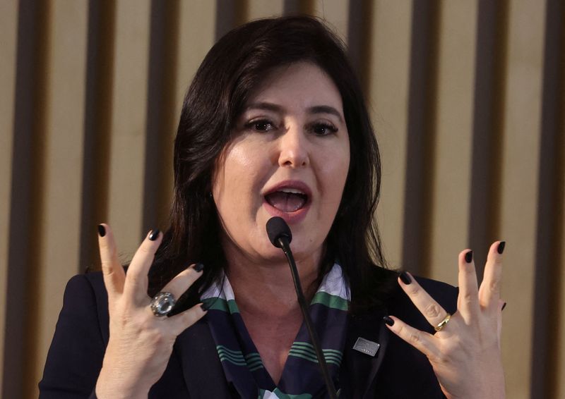 &copy; Reuters. FOTO DE ARCHIVO: La Ministra de Planificación y Presupuesto de Brasil, Simone Tebet, habla durante la 63ª Cumbre de Jefes de Estado del MERCOSUR y Estados Asociados, en el Museu do Amanha (Museo del Mañana) en Río de Janeiro, Brasil, 7 de diciembre de