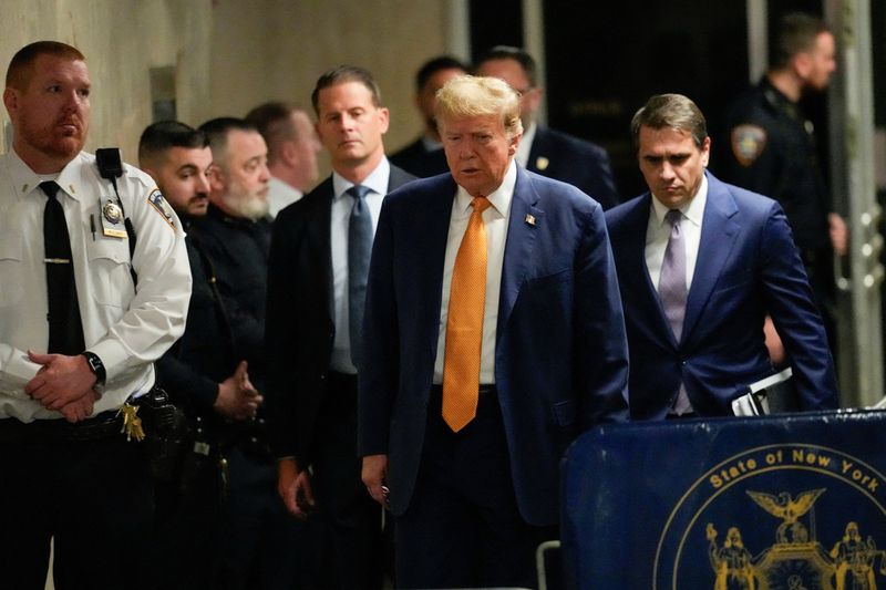 &copy; Reuters. Former President Donald Trump arrives to speak to members of the media as he arrives at Manhattan criminal court, in New York City, U.S., May 7, 2024. Mary Altaffer/Pool via REUTERS/ File Photo