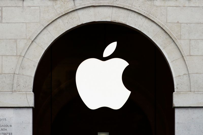 &copy; Reuters. Apple logo is seen on the Apple store at The Marche Saint Germain in Paris, France July 15, 2020.  REUTERS/Gonzalo Fuentes/File photo