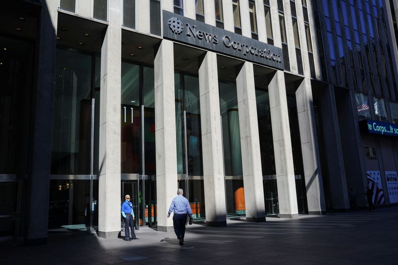 &copy; Reuters. A view of the News Corporation building, after it was announced that Rupert Murdoch would step down as chairman of News Corp and Fox in favour of his son Lachlan Murdoch, in New York, U.S., September 21, 2023.  REUTERS/Bing Guan/File photo