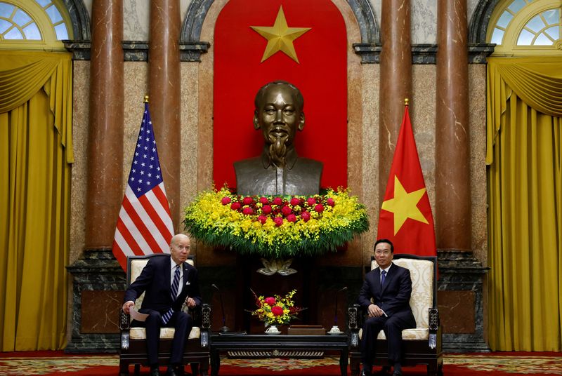 © Reuters. FILE PHOTO: U.S. President Joe Biden meets with Vietnam's President Vo Van Thuong at the Presidential Palace in Hanoi, Vietnam, September 11, 2023. REUTERS/Evelyn Hockstein/File Photo