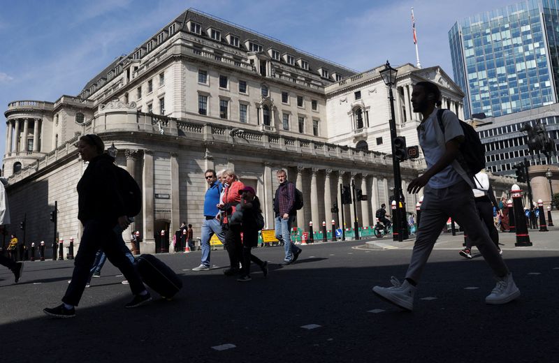 &copy; Reuters. People walk past the Bank of England building, in London, Britain, May 8, 2024. REUTERS/Carlos Jasso/File Photo