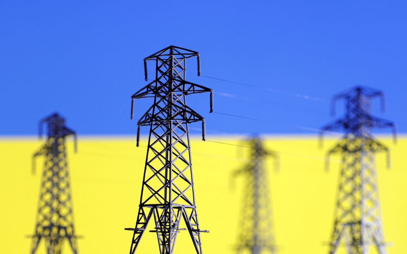 &copy; Reuters. FILE PHOTO: Electric power transmission miniatures are seen in front of displayed Ukrainian flag in this illustration taken, December 5, 2022. REUTERS/Dado Ruvic/Illustration/File Photo