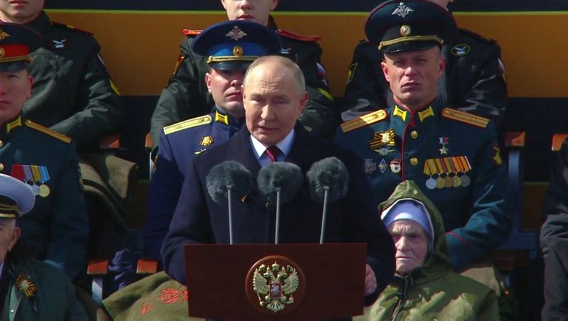 &copy; Reuters. ５月９日、ロシアのプーチン大統領は、第２次世界大戦でソ連がナチスドイツに勝利した記念日の演説で、ロシアは世界的な衝突を避けるために全力を尽くすが、自国が脅かされることは容