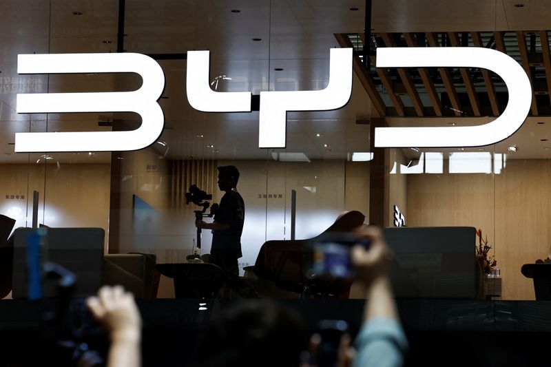 &copy; Reuters. The BYD logo is displayed at the Beijing International Automotive Exhibition, or Auto China 2024, in Beijing, China, April 25, 2024. REUTERS/Tingshu Wang/ File photo