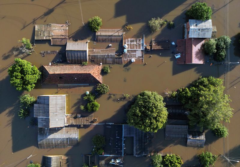 &copy; Reuters. Vista aérea de região inundada no bairro de Mathias Velho, em Canoas, no Rio Grande do Sul
09/05/2024 REUTERS/Diego Vara