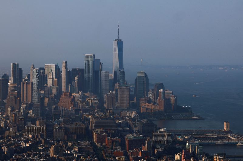 &copy; Reuters. FILE PHOTO: The One World Trade Center building stands amid the Manhattan skyline in New York City, U.S., July 26, 2023. REUTERS/Amr Alfiky/File Photo