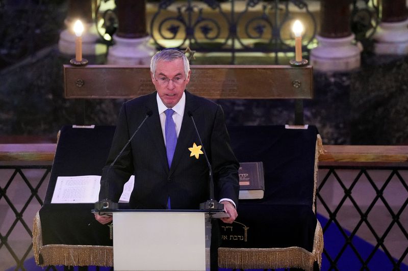 &copy; Reuters. FILE PHOTO: Israeli Ambassador to U.S. Michael Herzog takes part in the commemoration of the 80th anniversary of the Warsaw Ghetto Uprising, at the Nozyk Synagogue in Warsaw, Poland, April 19, 2023. REUTERS/Aleksandra Szmigiel/File Photo