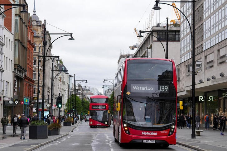 &copy; Reuters. Iconic red double-decker bus rides at the Regent Street, in London, Britain, April 28, 2024. REUTERS/Maja Smiejkowska