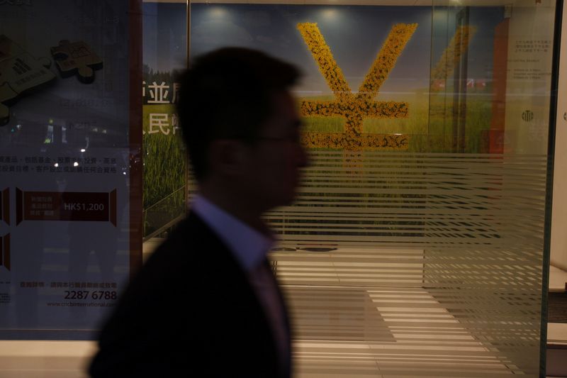 &copy; Reuters. A Chinese yuan currency sign is illustrated inside a bank in Hong Kong, March 25, 2013. REUTERS/Bobby Yip/Files