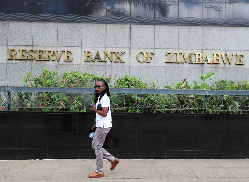 &copy; Reuters. FILE PHOTO: A woman walks past the Reserve Bank of Zimbabwe building in Harare, Zimbabwe March 1, 2024. REUTERS/Philimon Bulawayo/File Photo