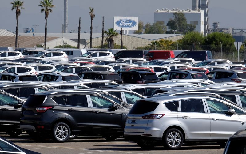 © Reuters. Cars are pictured at the Ford factory in Almussafes near Valencia, Spain June 15, 2018. REUTERS/Heino Kalis/File Photo