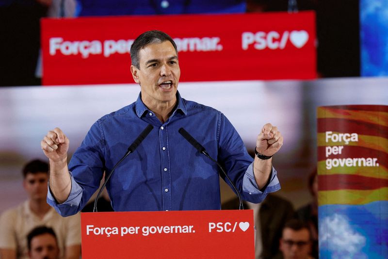 &copy; Reuters. Primeiro-ministro da Espanha, Pedro Sánchez, durante evento de campanha em Sant Boi de Llobregat, perto de Barcelona
02/05/2024 REUTERS/Albert Gea/File Photo