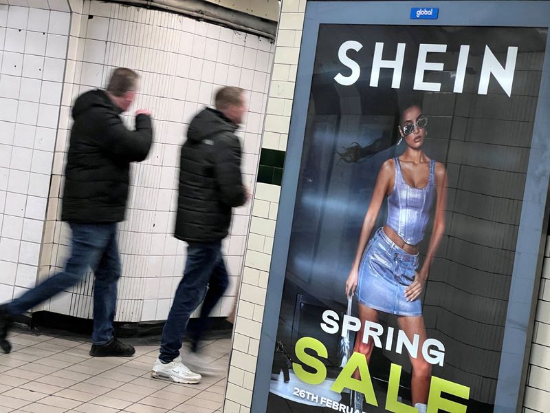 &copy; Reuters. FILE PHOTO: People walk past an advertisement for Shein, in London, Britain, March 8, 2024. REUTERS/Suzanne Plunkett/File Photo