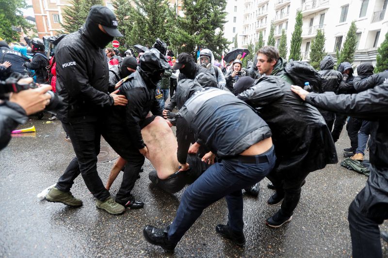 &copy; Reuters. Protesto em Tbilisi
 13/5/2024  REUTERS/Irakli Gedenidze
