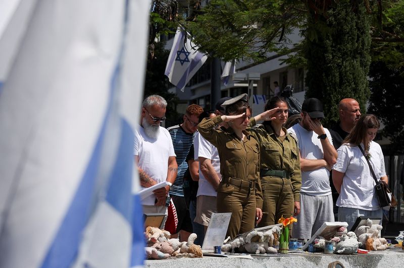 &copy; Reuters. Dia da Memória em Tel Aviv
 13/5/2024   REUTERS/Shannon Stapleton