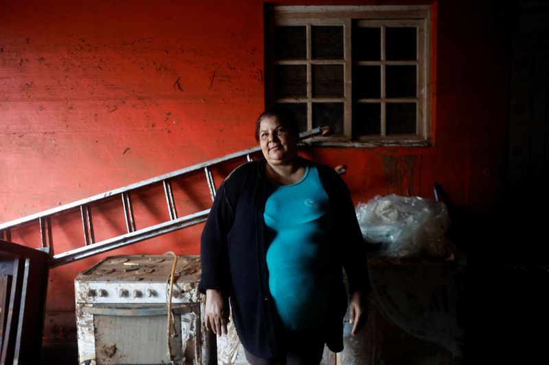 &copy; Reuters. Maria Ines Silvério em sua casa parcialmente destruída após enchentes em Muçum, no Rio Grande do Sul
11/05/2024
REUTERS/Adriano Machado