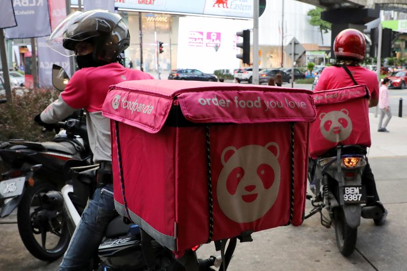 &copy; Reuters. Foodpanda riders get ready for deliveries outside a restaurant, amid the coronavirus disease (COVID-19) outbreak in Kuala Lumpur, Malaysia July 8, 2020. REUTERS/ Lim Huey Teng/File Photo