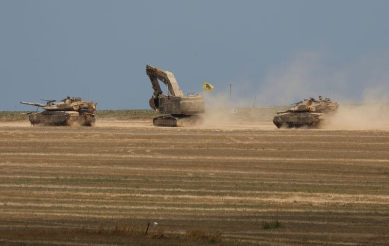 &copy; Reuters. Tanques israelenses perto da fronteira de Gaza
 14/5/2024    REUTERS/Amir Cohen