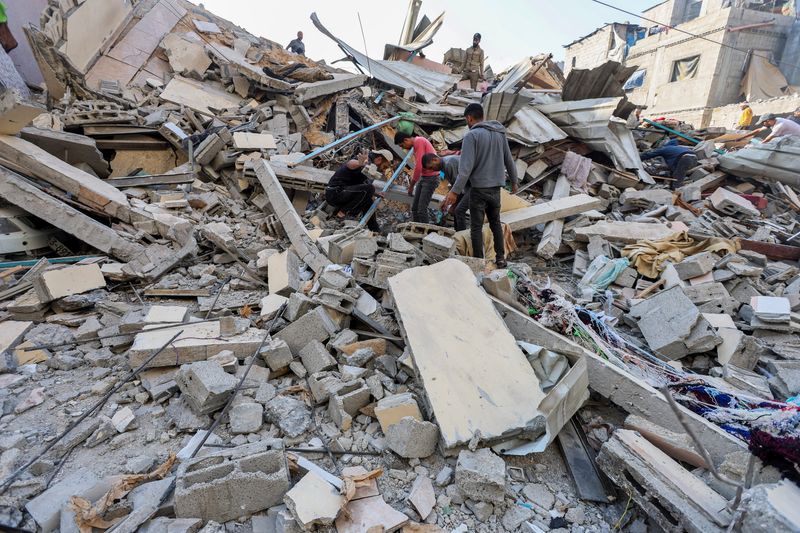 &copy; Reuters. Ataque israelense em Nuseirat, região central da Faixa de Gaza
 14/5/2024   REUTERS/Ramadan Abed