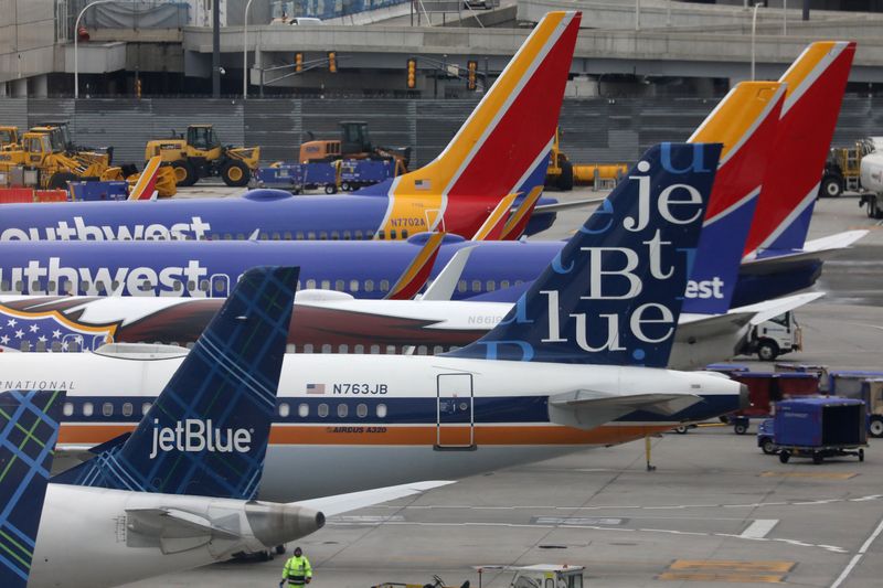&copy; Reuters. JetBlue and Southwest Airlines planes are parked at the LaGuardia Airport in New York City, U.S. March 4, 2023.  REUTERS/Chris Helgren/File Photo 