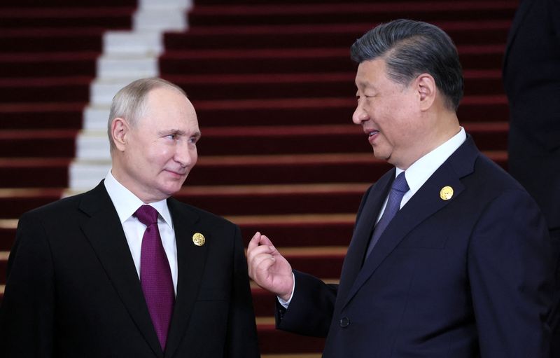 &copy; Reuters. O presidente russo, Vladimir Putin, é recebido pelo presidente chinês, Xi Jinping, durante cerimônia no Fórum do Cinturão e Rota em Pequim, China
17/10/2023
Sputnik/Sergei Savostyanov/Pool via REUTERS