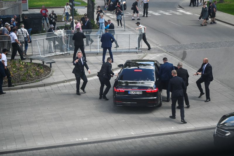 &copy; Reuters. Incidente com tiros após reunião do governo da Eslováquia em Handlova
 15/5/2024   REUTERS/Radovan Stoklasa