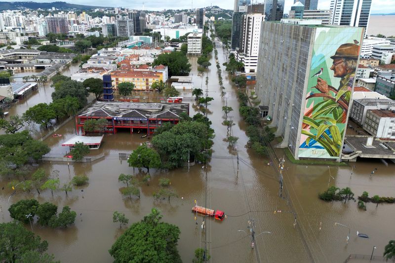 &copy; Reuters. Ruas alagadas em Porto Alegre
13/05/2024
REUTERS/Diego Vara