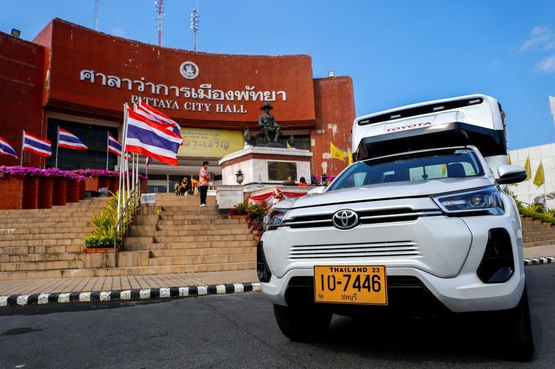 &copy; Reuters. FILE PHOTO: A fully-electric Toyota Hilux Revo pickup truck as a public transportation vehicle is seen in the Thai seaside town of Pattaya, Chonburi province, Thailand, April 25, 2024. REUTERS/Artorn Pookasook/File Photo
