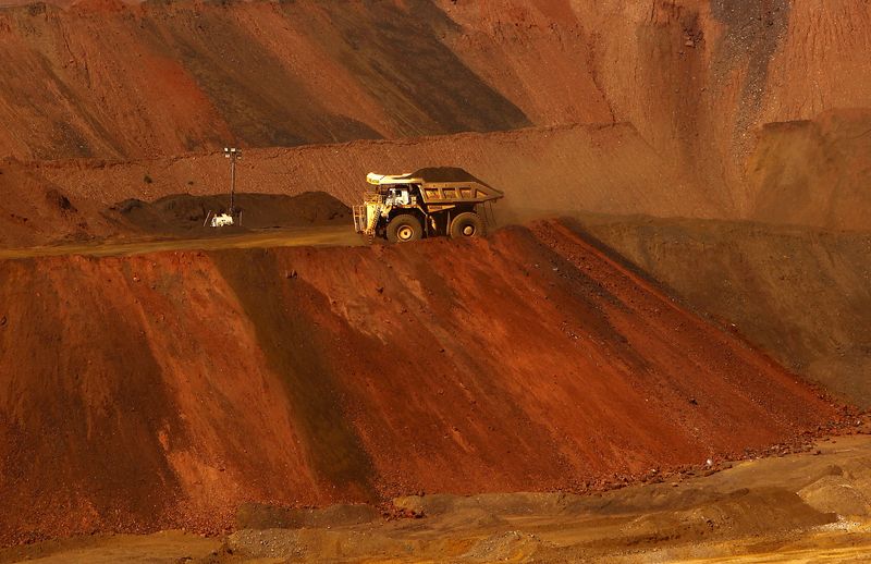 © Reuters. Caminhão em mina de minério de ferro da Fortescue na Austrália