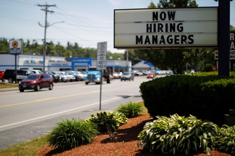 &copy; Reuters. The sign on a Taco Bell restaurant advertises "Now Hiring Managers" in Fitchburg, Massachusetts, U.S., June 12, 2018.   REUTERS/Brian Snyder/File Photo