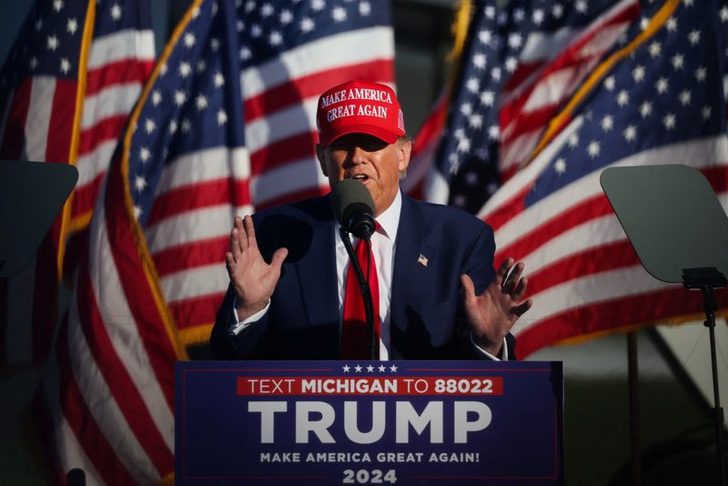 &copy; Reuters. Ex-presidente e candidato republicano à Presidência dos EUA, Donald Trump, durante comício em Freeland, no Michigan
01/05/2024
REUTERS/Brendan McDermid
