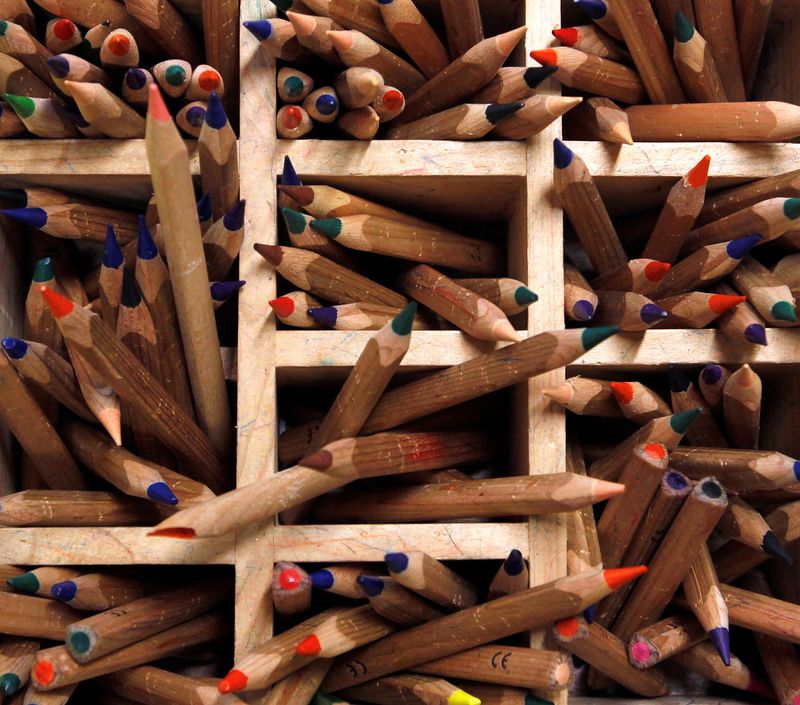&copy; Reuters. FILE PHOTO: Coloured pencils are pictured in a wooden box at a nursery school in Eichenau near Munich June 18, 2012.   REUTERS/Michaela Rehle/File Photo