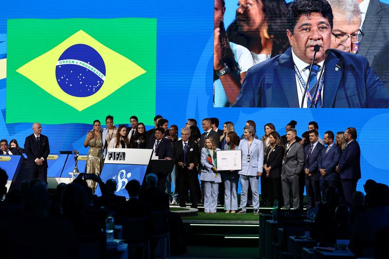 &copy; Reuters. Presidente da CBF, Ednaldo Rodrigues, discursa após Brasil ser escolhido sede da Copa do Mundo Feminina de futebol de 2027 durante congresso da Fifa em Bangcoc
17/05/2024 REUTERS/Athit Perawongmetha